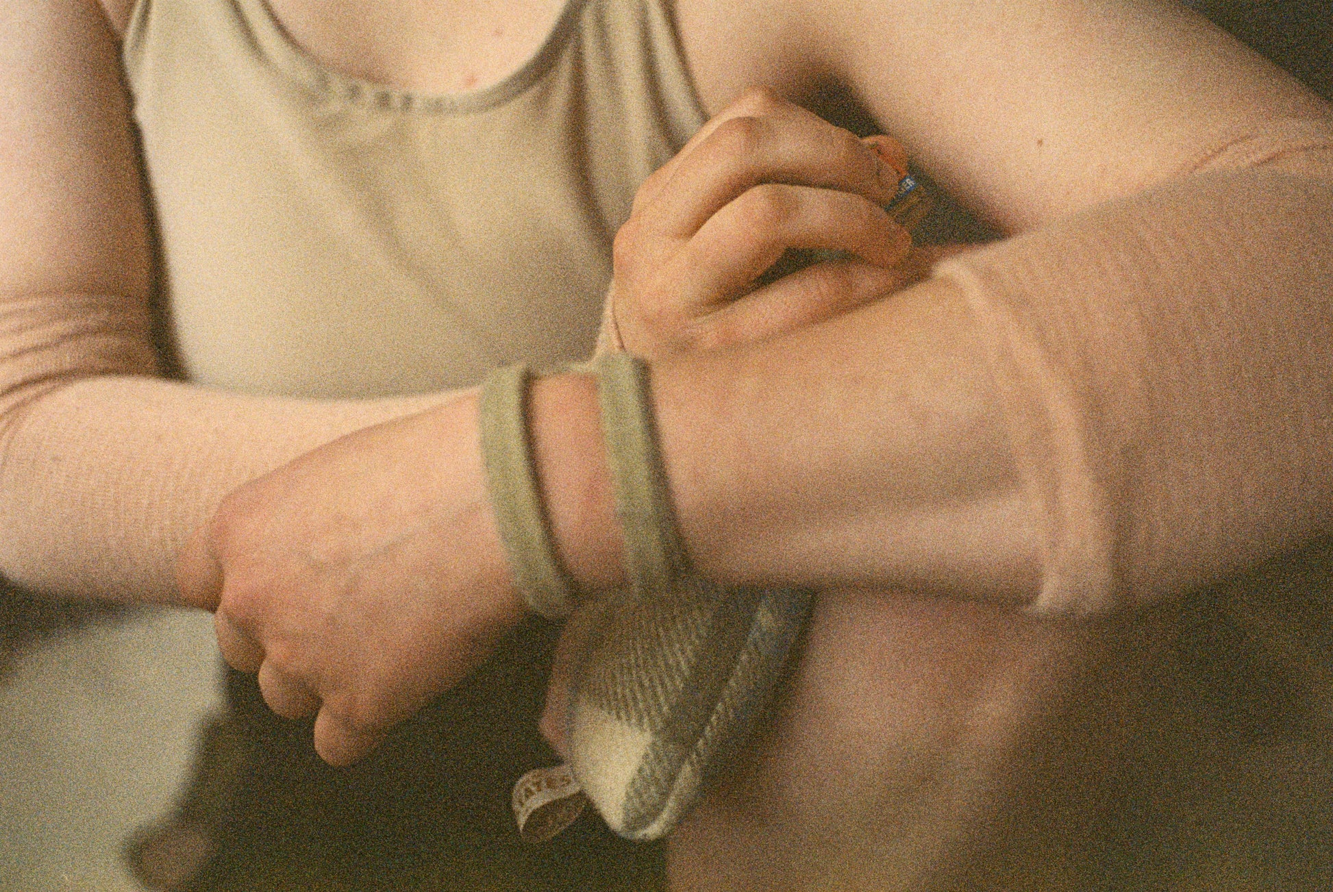 352